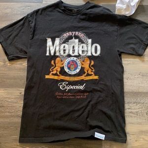 modelo t shirt